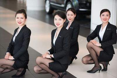 禮儀訓練，為何要“咬吸管、頭頂書”？